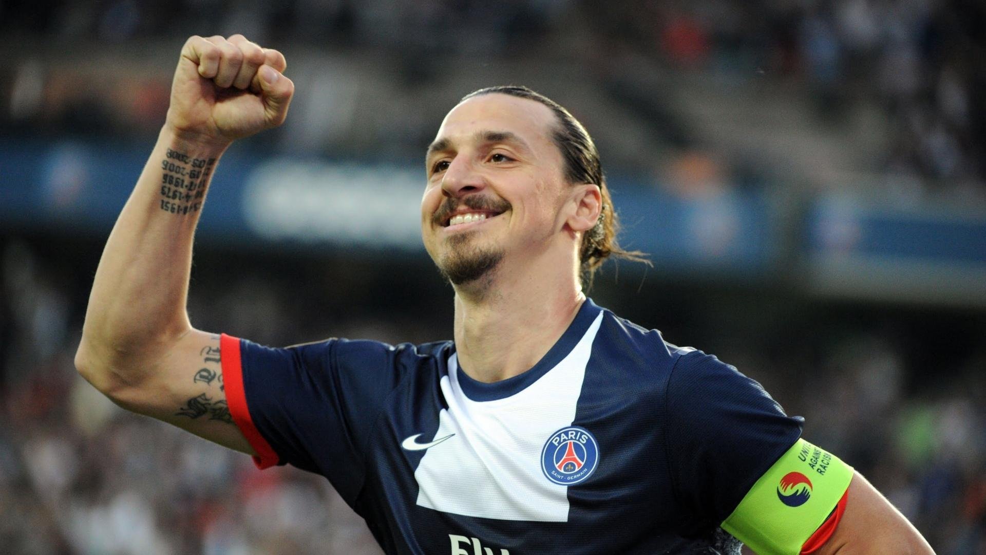 2-1,10人拜仁掀翻大巴黎豪取欧冠4连胜,迪亚斯无敌双响炮染红,蒂亚戈拜仁年薪